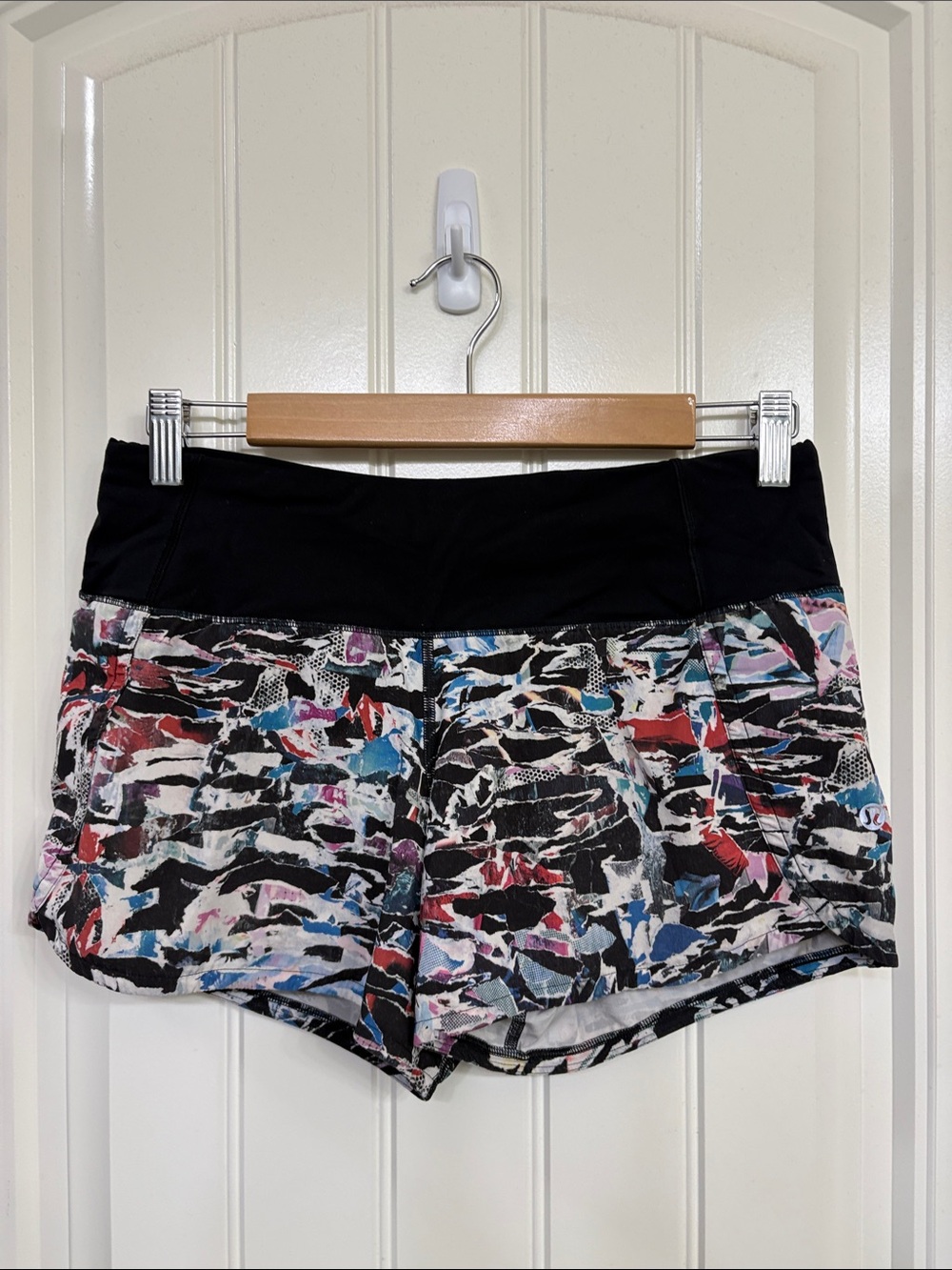 lululemon athletica Black Waistband Multicolor Abstract Print Shorts
